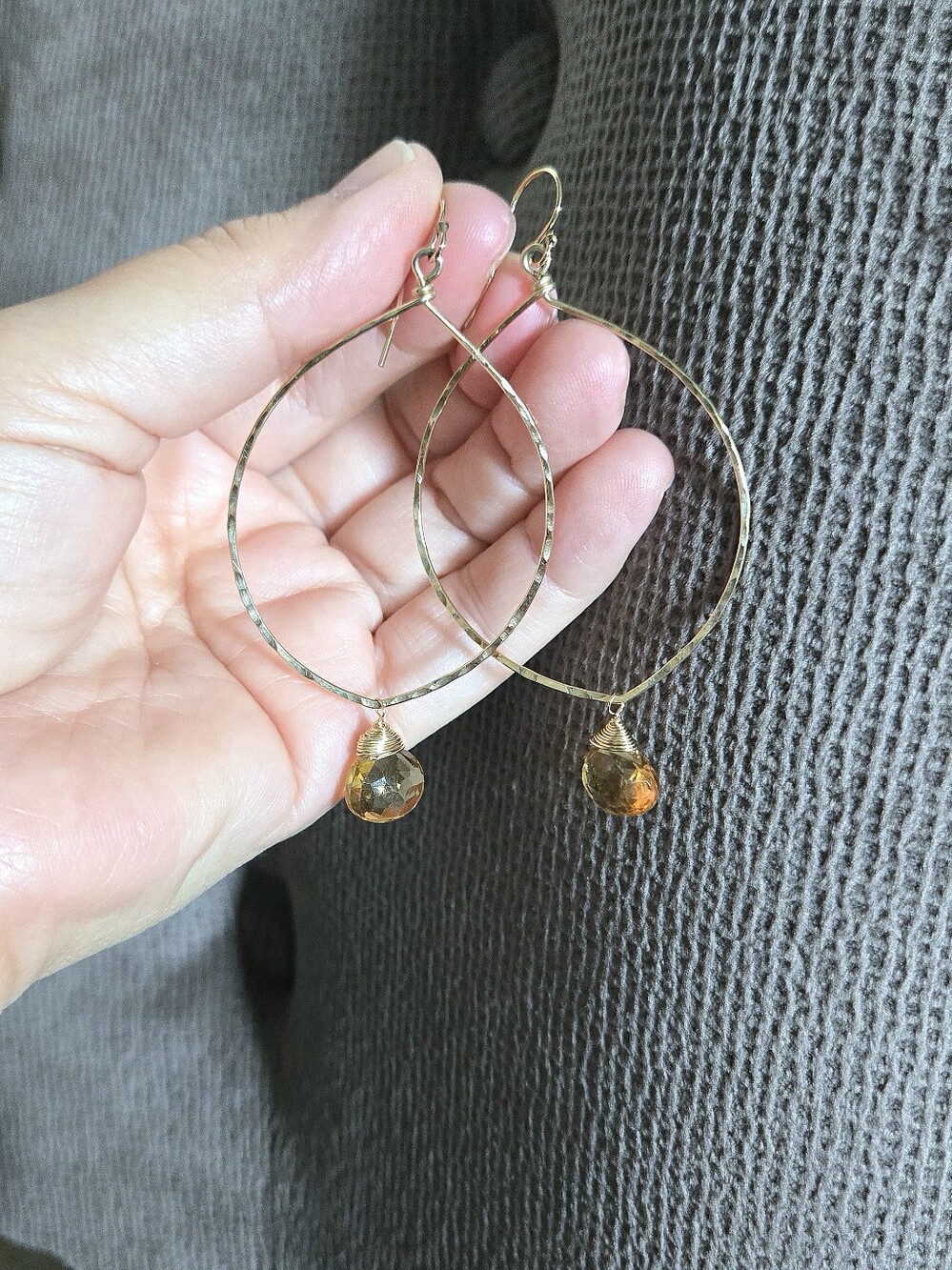 Hammered🔨 Gold💛 Open Ellipse Earrings With Dangling Citrine🧡 - NWOT - Picture 7 of 15
